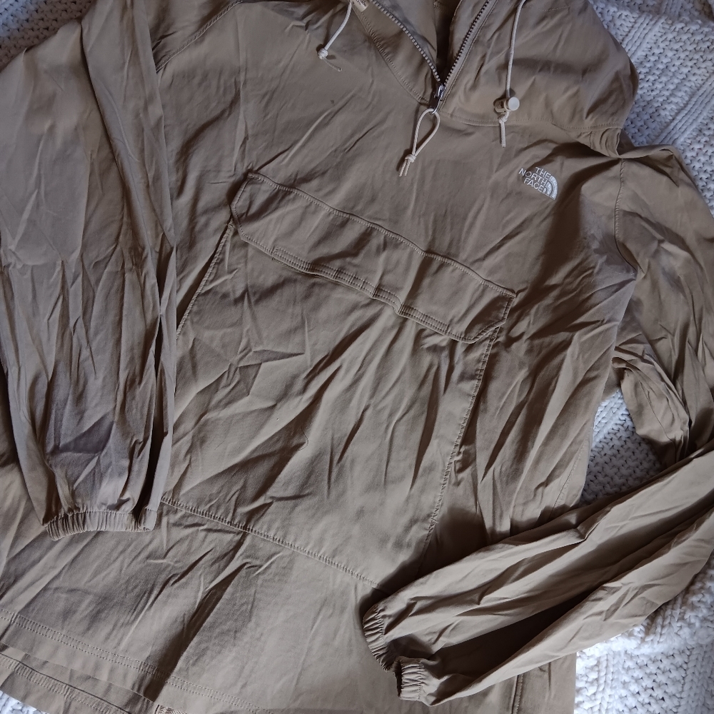 The northface Mens half zip wind breaker
